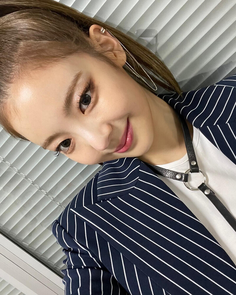 210601 ITZY Instagram Update - Lia documents 8