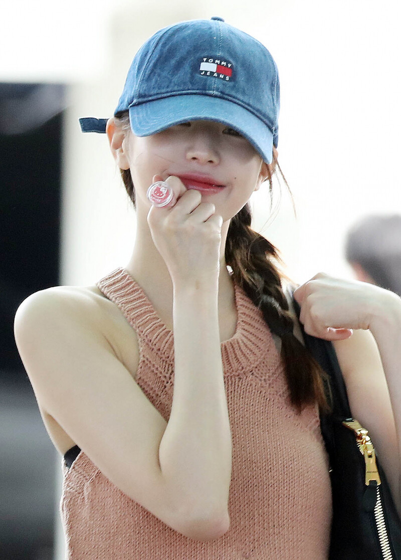 240801 IVE Wonyoung at Incheon International Airport documents 2