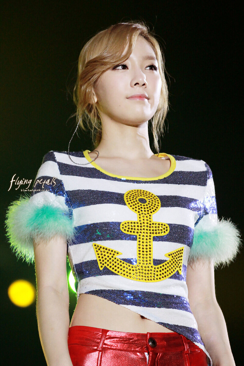 120115 Girls' Generation Taeyeon at 2011 Girls' Generation Tour in Hong Kong documents 12