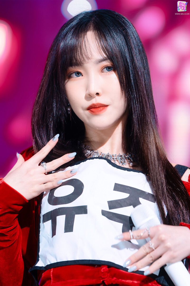 220123 YUJU - 'Play' at Inkigayo documents 9