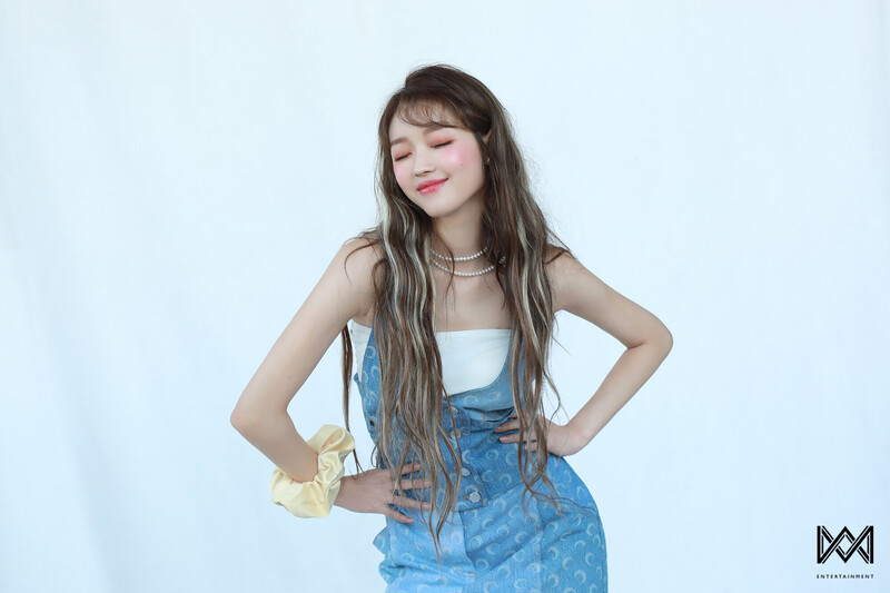 210526 WM Naver Post - OH MY GIRL's Yooa Dazed Magazine Photoshoot Behind documents 3