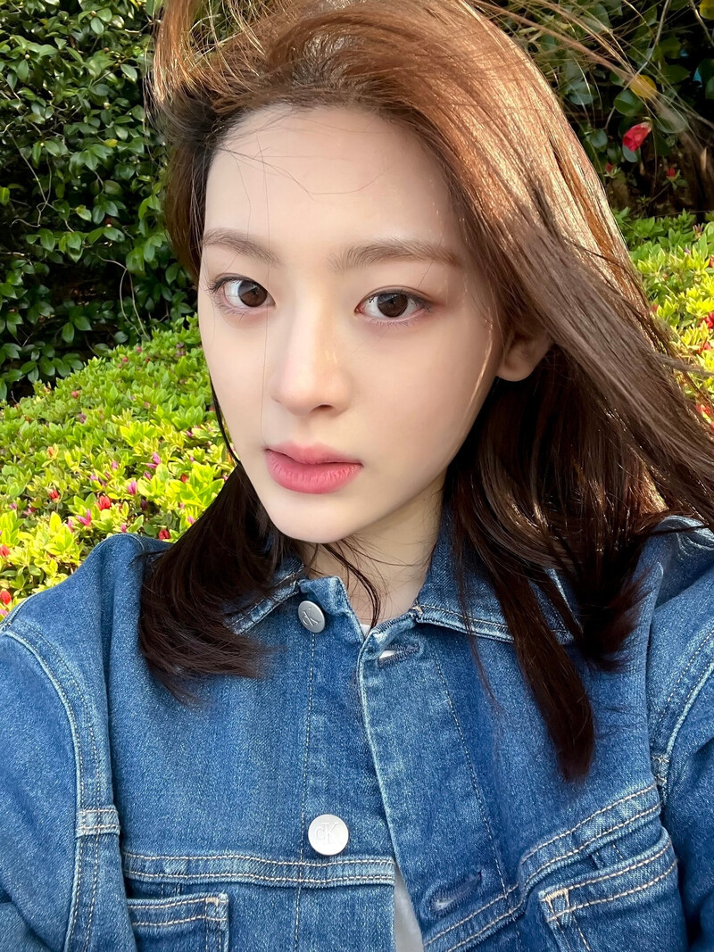 220419 STAYC Twitter Update - Seeun documents 2