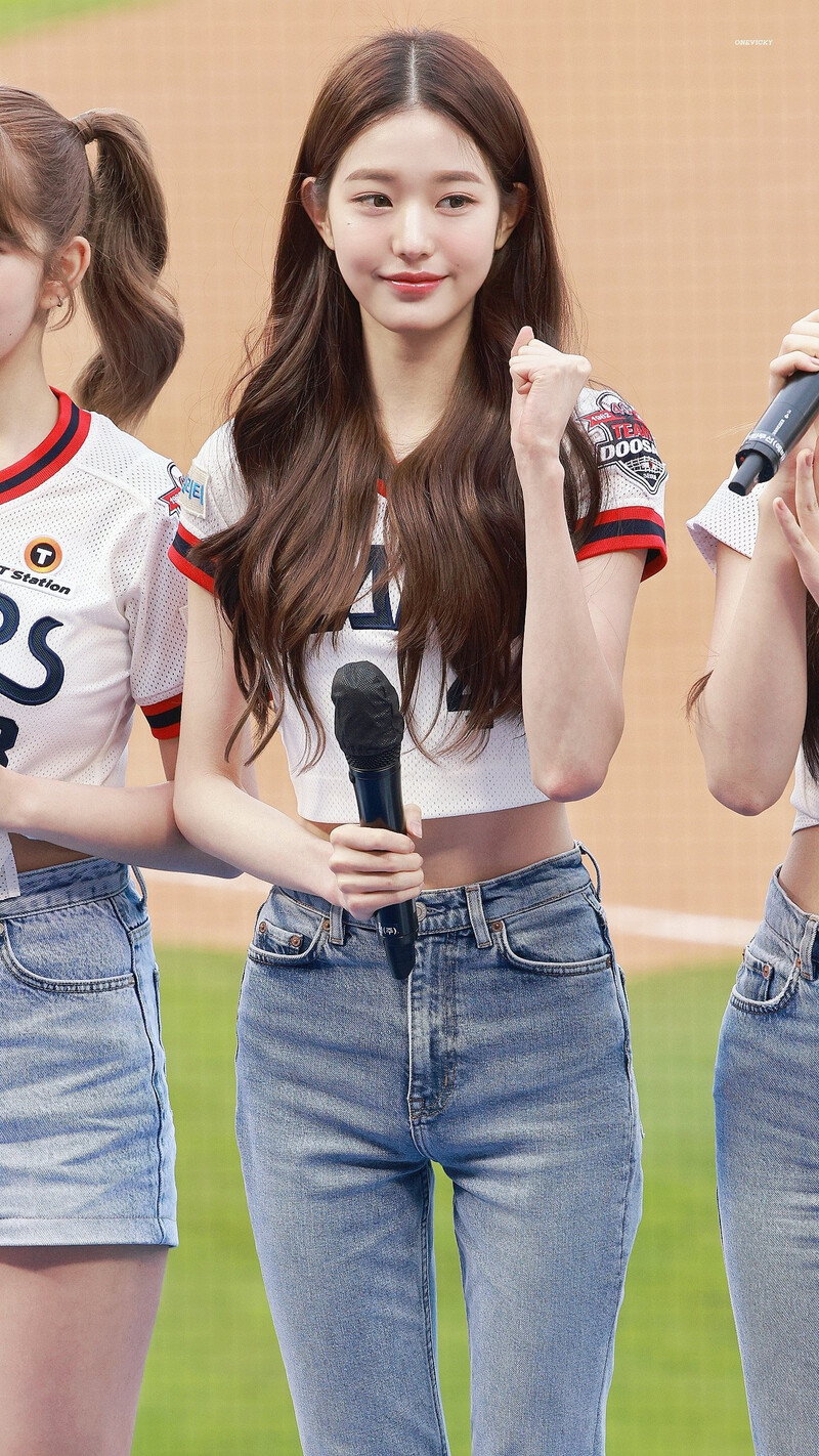 220619 IVE Wonyoung - Doosan Bears First Pitch