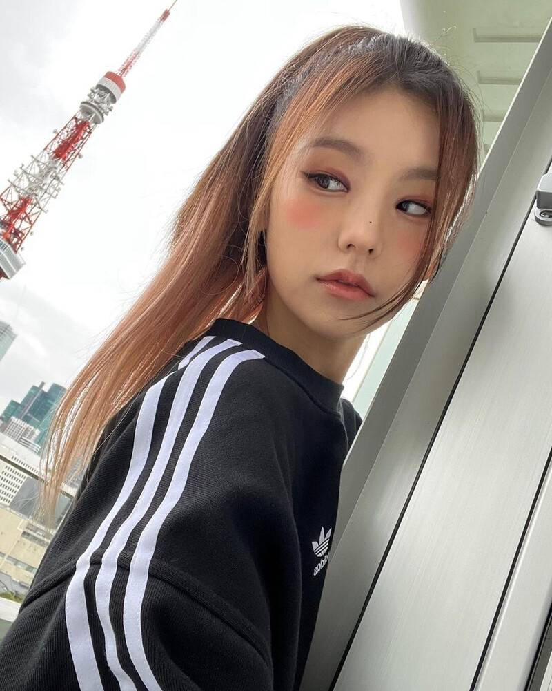 221002 ITZY Instagram Update - Yeji documents 3