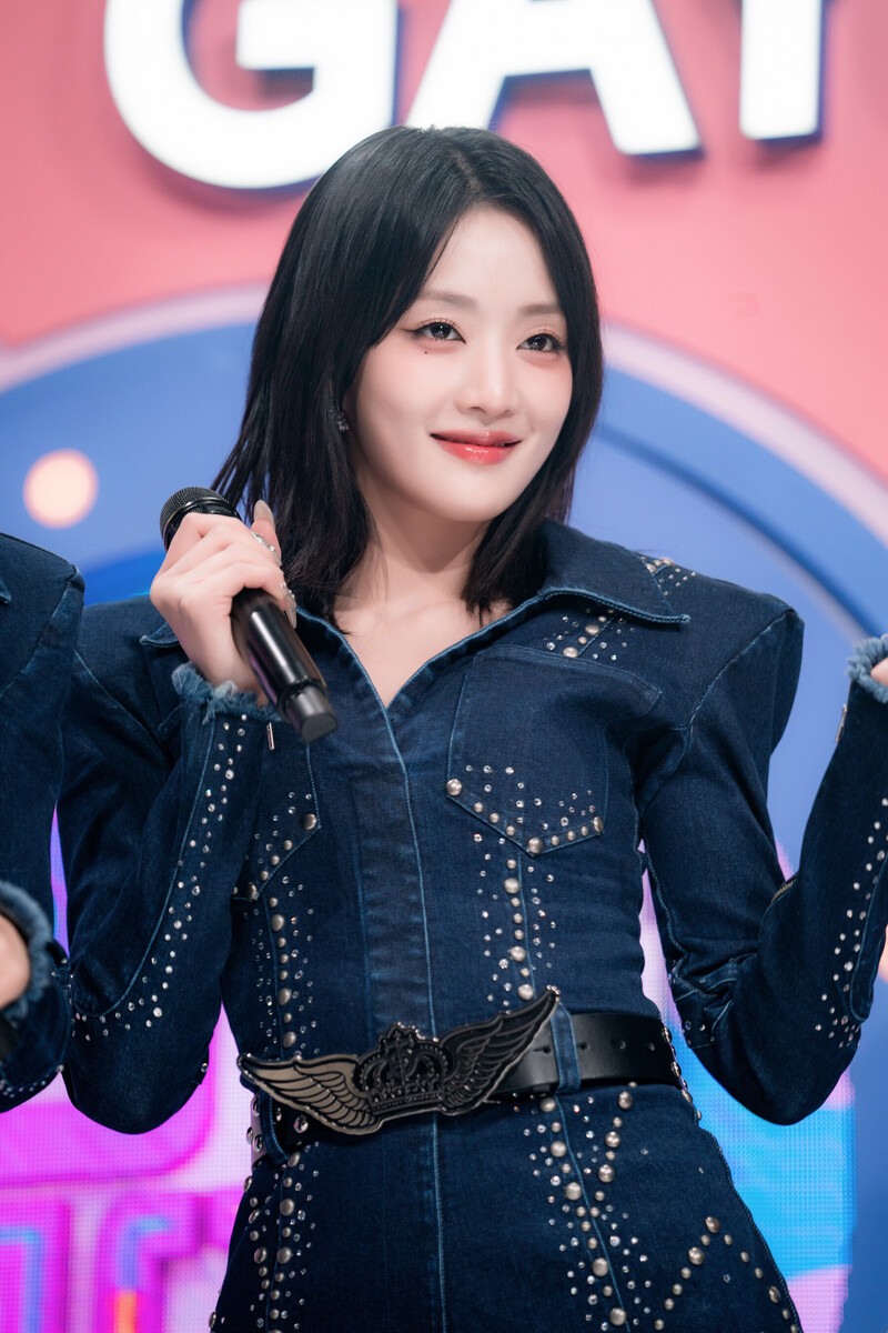 240204 (G)I-DLE Minnie - 'Super Lady' at Inkigayo documents 13