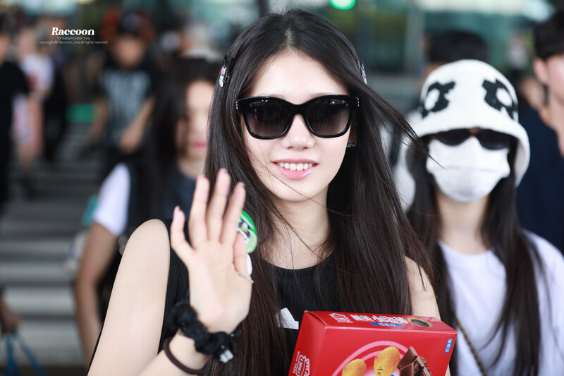 240801 BABYMONSTER Rora at Airport documents 1