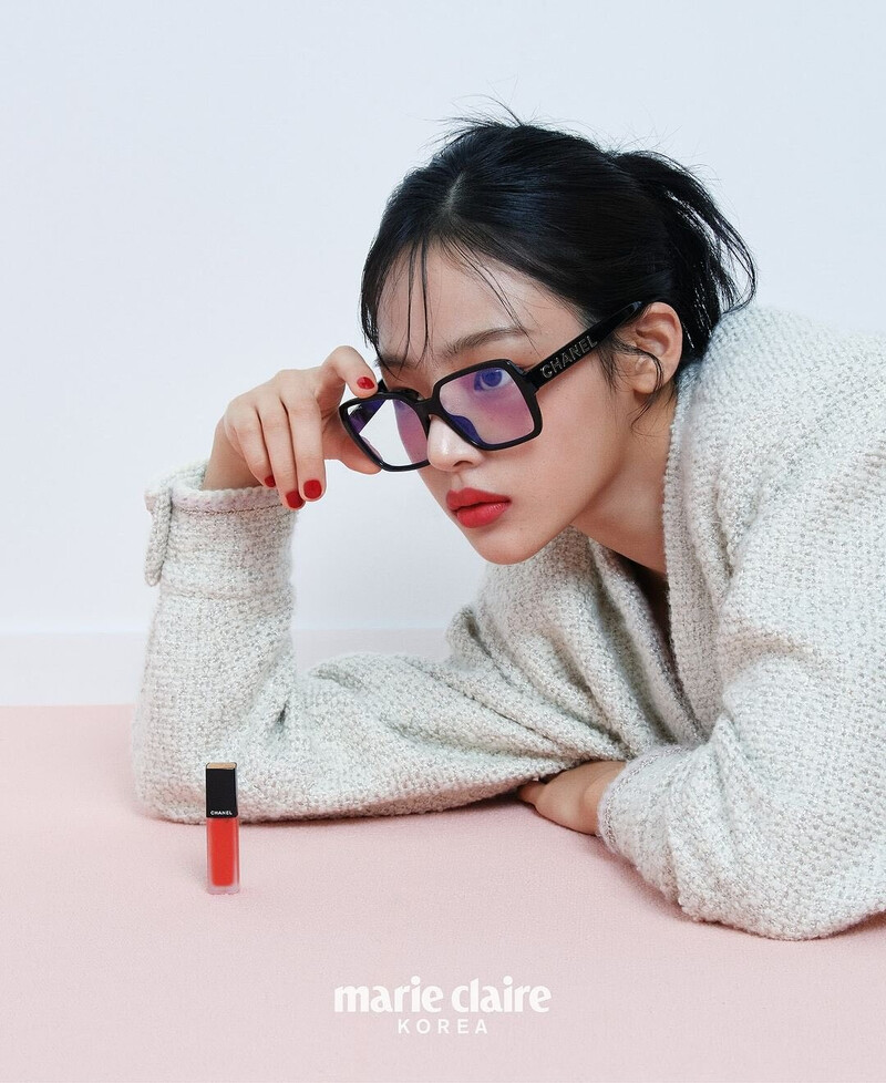 MINJI x Chanel Beauty for Marie Claire Korea October 2024 Issue documents 5