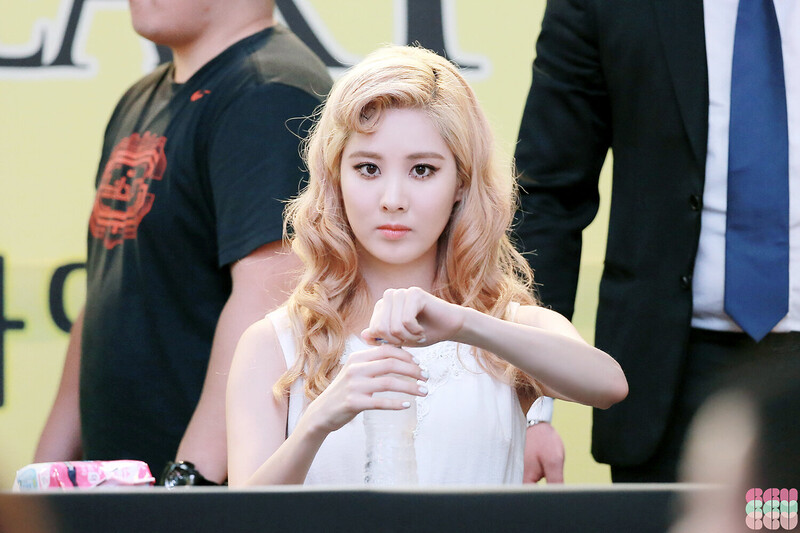 150827 Girls' Generation Seohyun at Lion Heart Daejeon Fansign documents 2