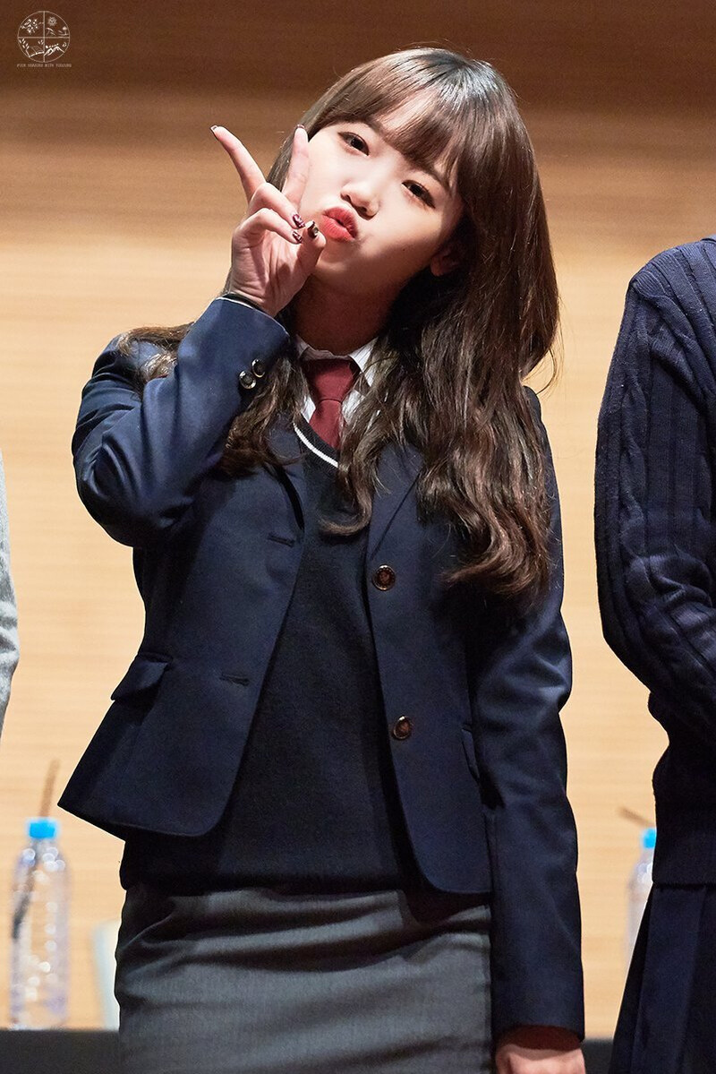 180519 Weki Meki Yoojung at 'Lucky' Gangbyeon Fansign documents 3