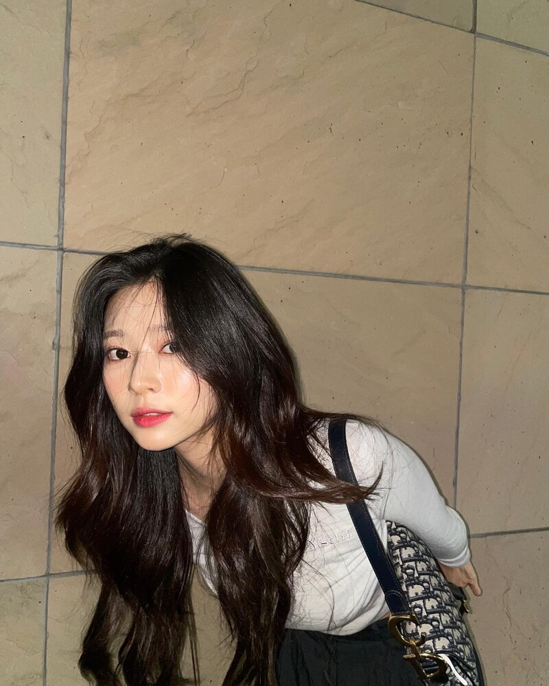 210817 Kim Minju Instagram Update documents 6