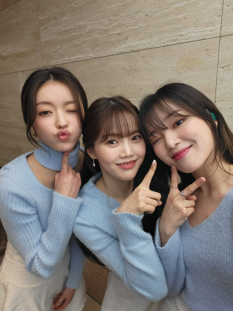 211231 OH MY GIRL Twitter Update documents 4