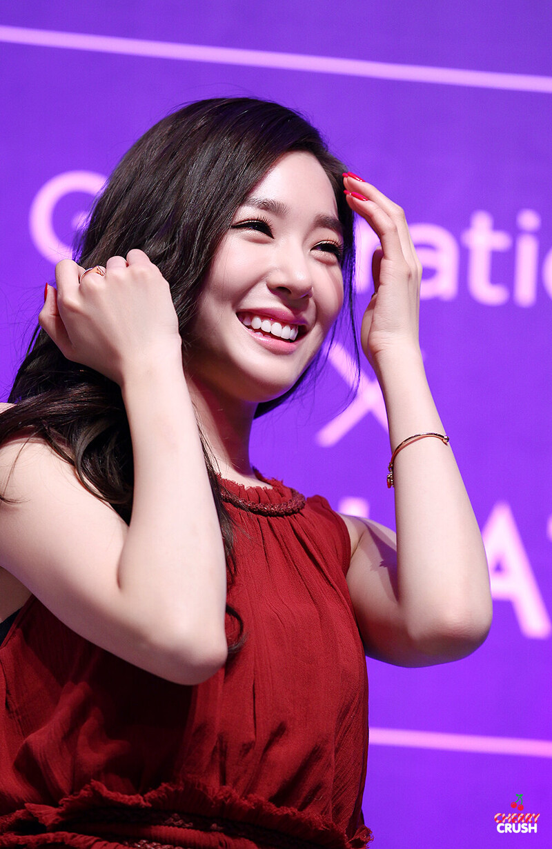 150423 Girls' Generation Tiffany at Louis Quatorze VIP Premier Event documents 4