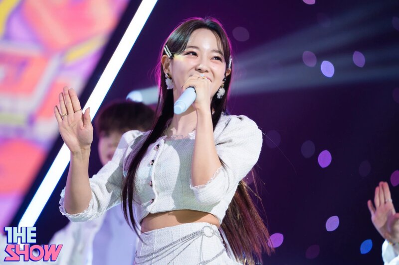 210406 Kim Sejeong 'Warning' at The Show documents 6