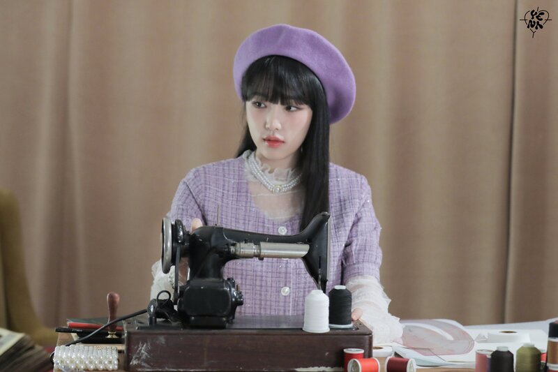 221129 Yuehua Entertainment Naver Update - YENA - Universe 'Color of YENA #VIOLET' Behind documents 3