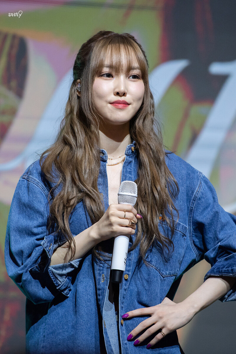 230307 Yuju at 'O' Showcase documents 5