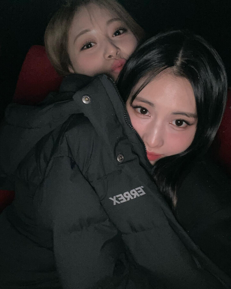 230312 - TZUYU Instagram Update documents 9