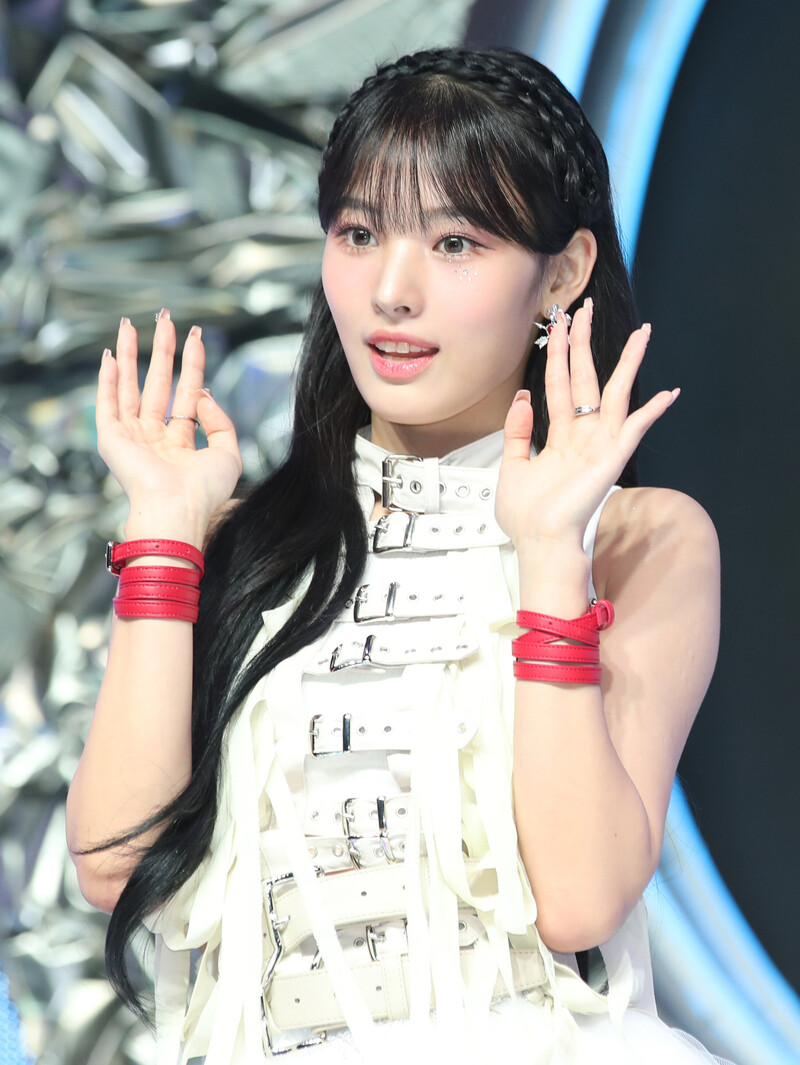 231011 JINI - "An Iron Hand In A Velvet Glove" Debut Showcase documents 6