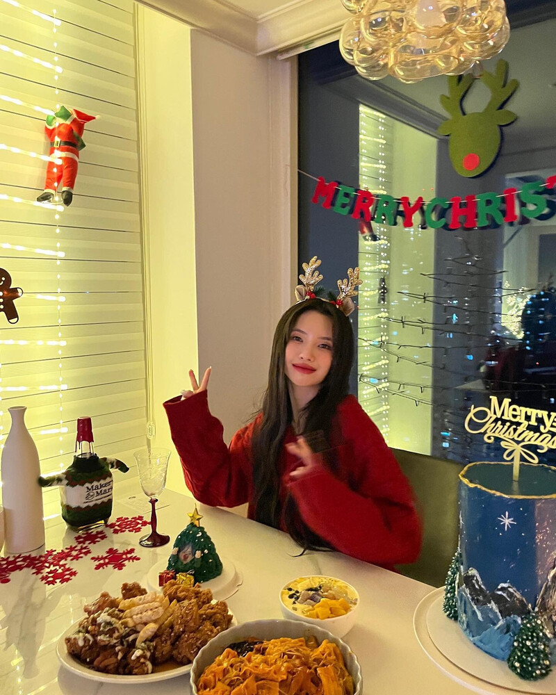 231227 - SOYEON Instagram Update documents 1