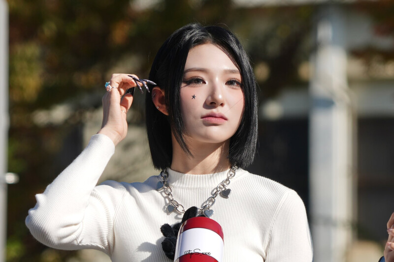 241026 tripleS Xinyu - Show Music Core Mini Fanmeeting documents 4