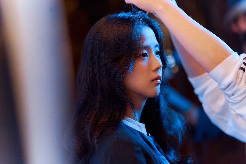 JISOO- Off-Stage “SNOWDROP” Poster Shooting Behind the Scenes documents 11