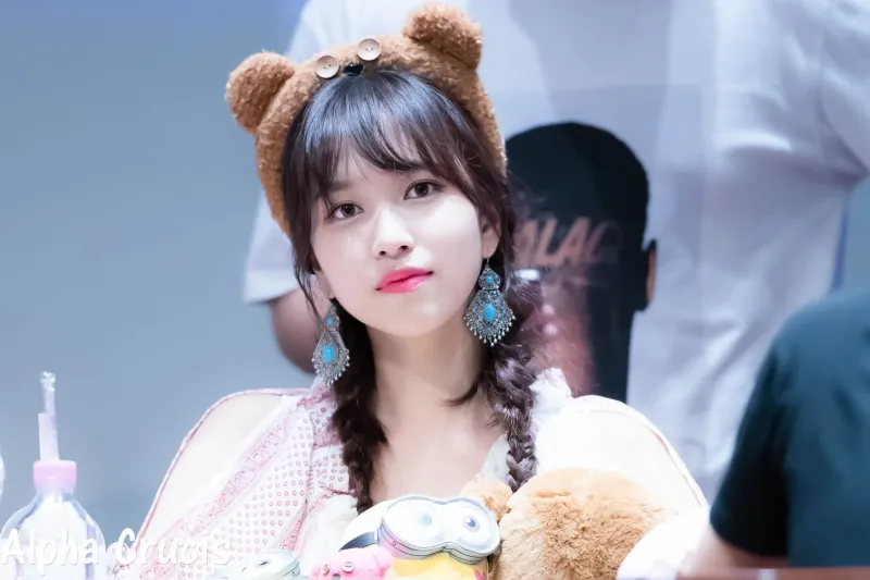 TwiceMina1627.jpg