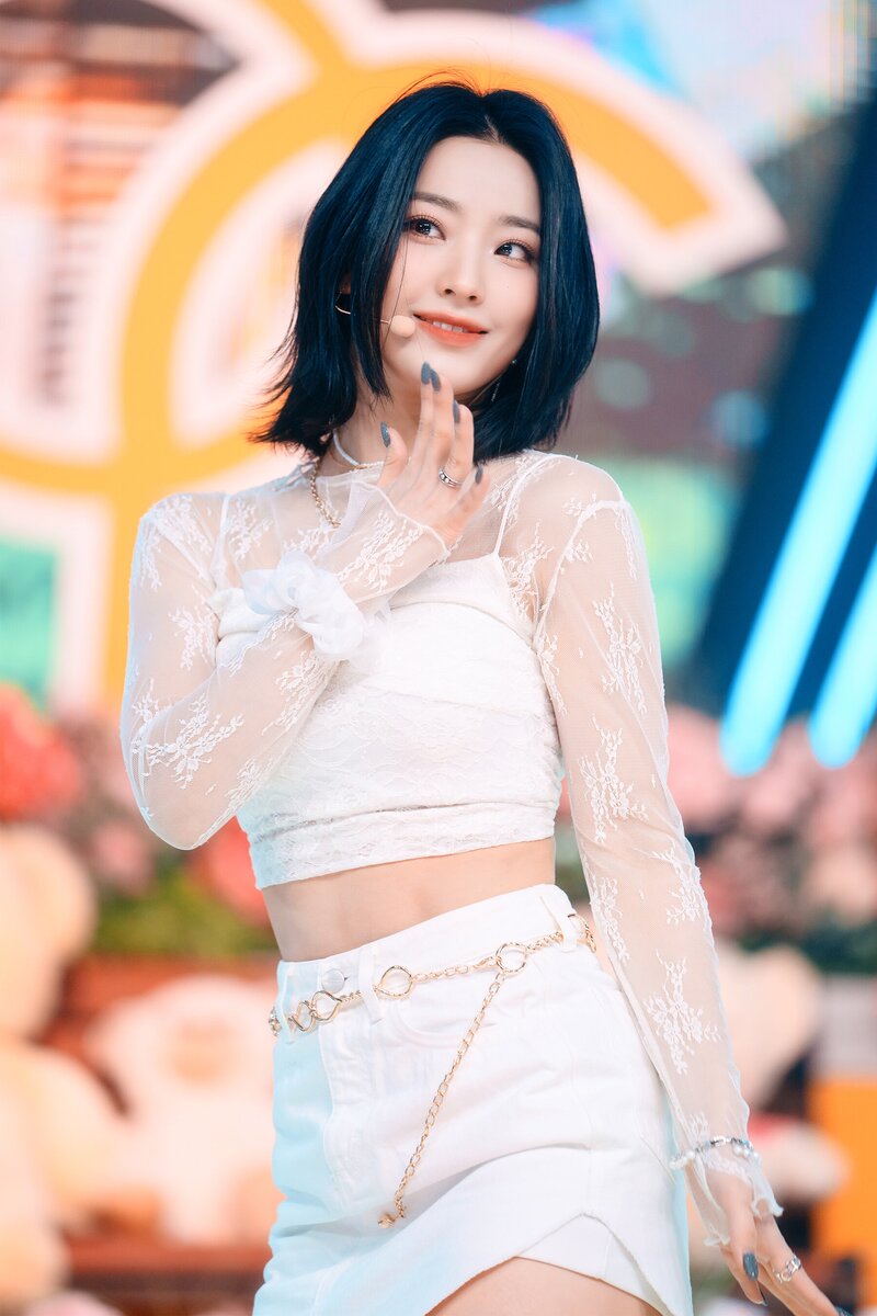 220123 fromis_9 Saerom - 'DM' at Inkigayo documents 22