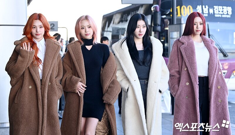 231201 ITZY at Gimpo International Airport documents 3