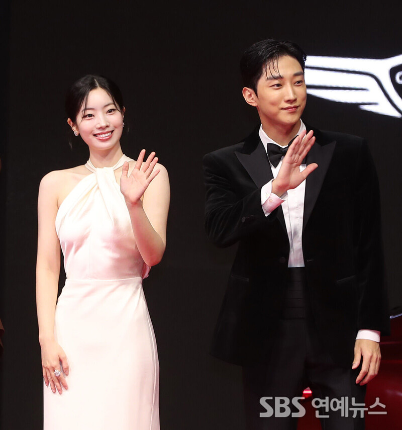 241002 TWICE Dahyun and Jinyoung - 29th Busan International Film Festival documents 2