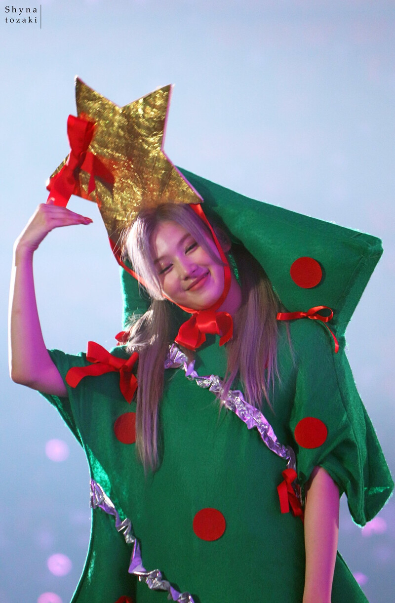 211226 - TWICE 4TH World Tour - Sana documents 1