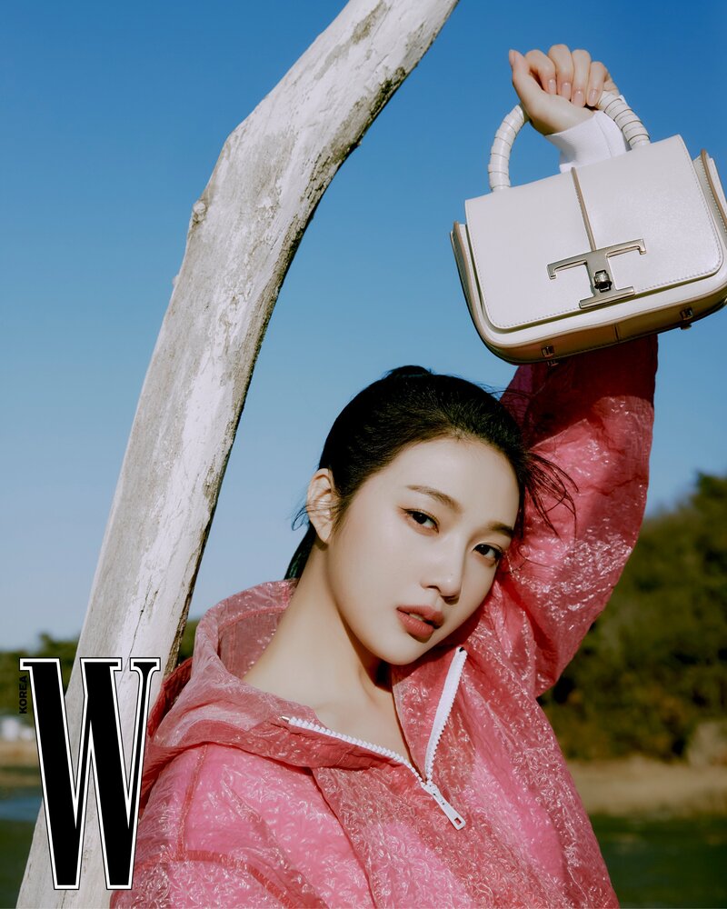 220406 Red Velvet Joy for W Korea x TOD's SS 2022 Collection documents 6