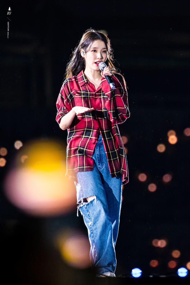 220918 IU - 'The Golden Hour' Concert documents 6