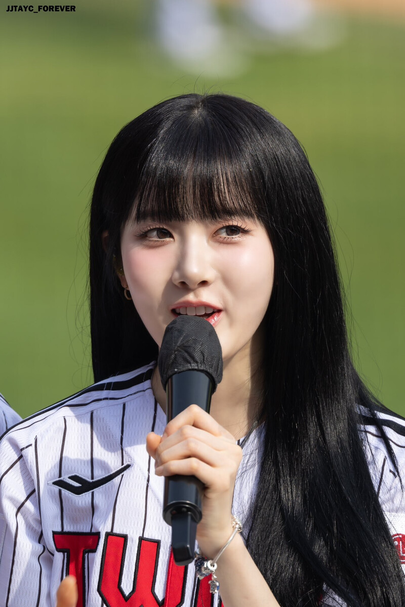 240504 STAYC Sieun - 2024 Shinhan Bank SOL KBO League in Jamsil Stadium documents 1