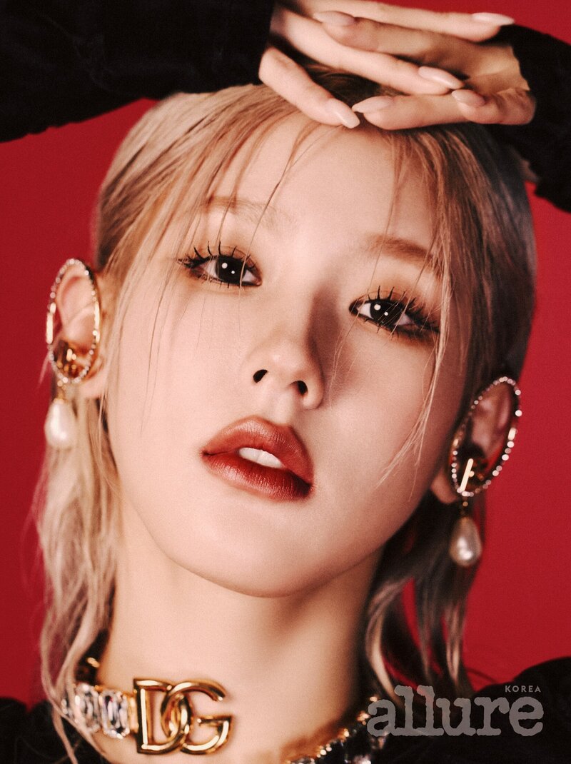 (G)I-DLE Miyeon for Dolce & Gabbana for Allure Korea December Issue documents 2