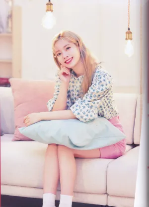 Twicelights in Japan photobook - Dahyun [SCANS]