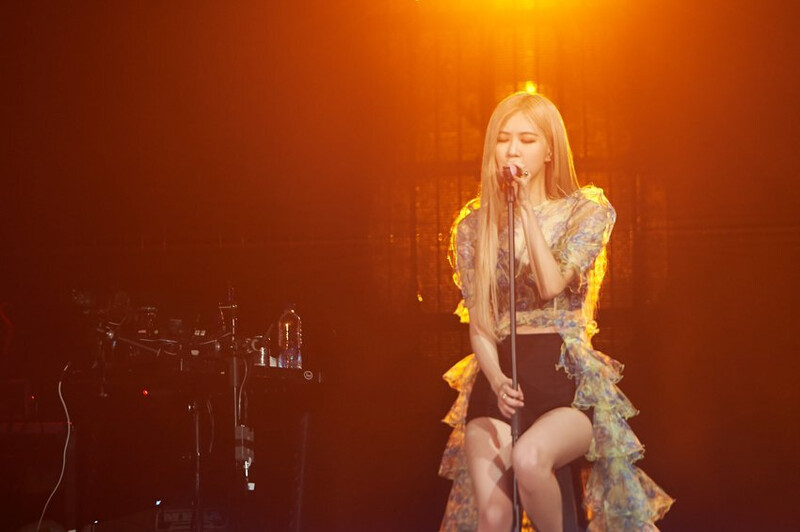 200105 BLACKPINK Rosé - 'In Your Area' World Tour in Osaka Day 2 documents 4