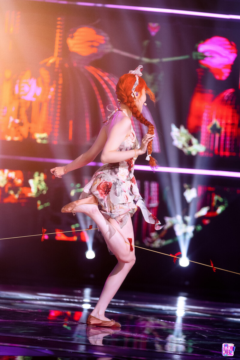 220710 Sunmi - Heart Burn at SBS Inkigayo documents 10