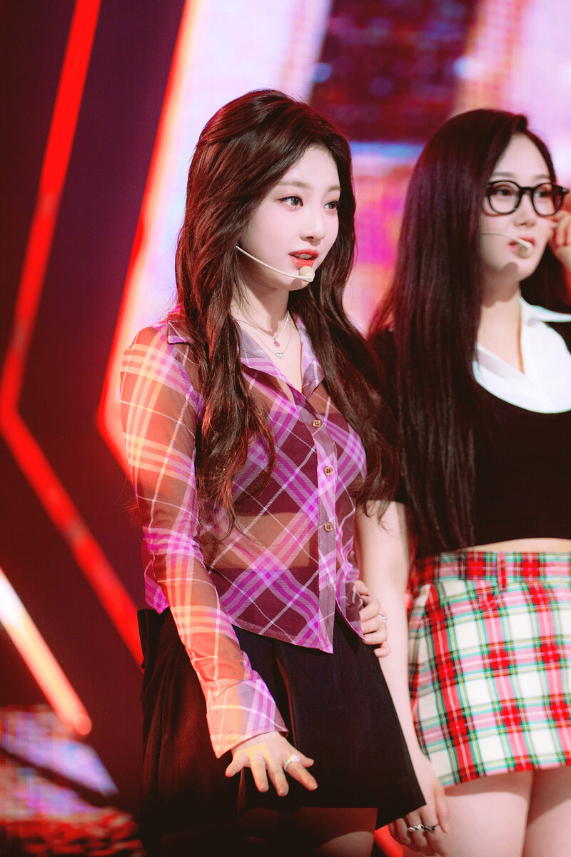 230514 aespa Ningning - ‘Thirsty’ at Inkigayo documents 7