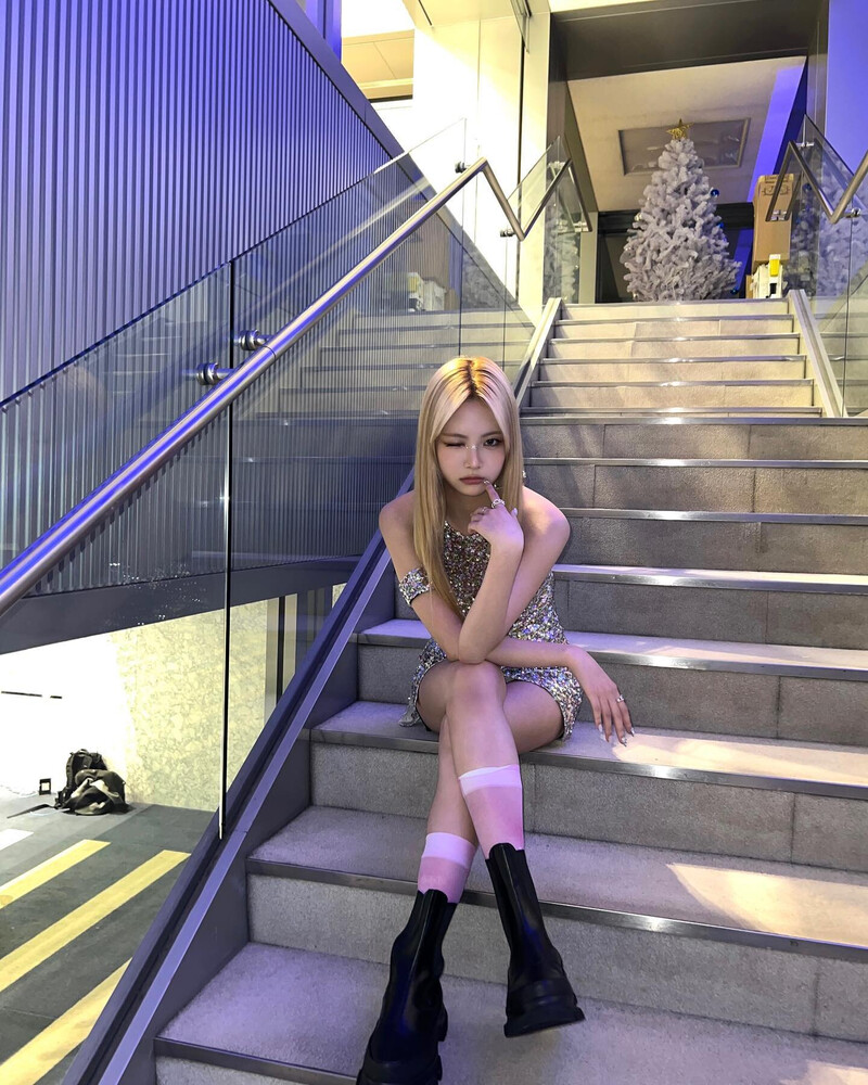 231207 - EUNCHAE Instagram Update documents 6