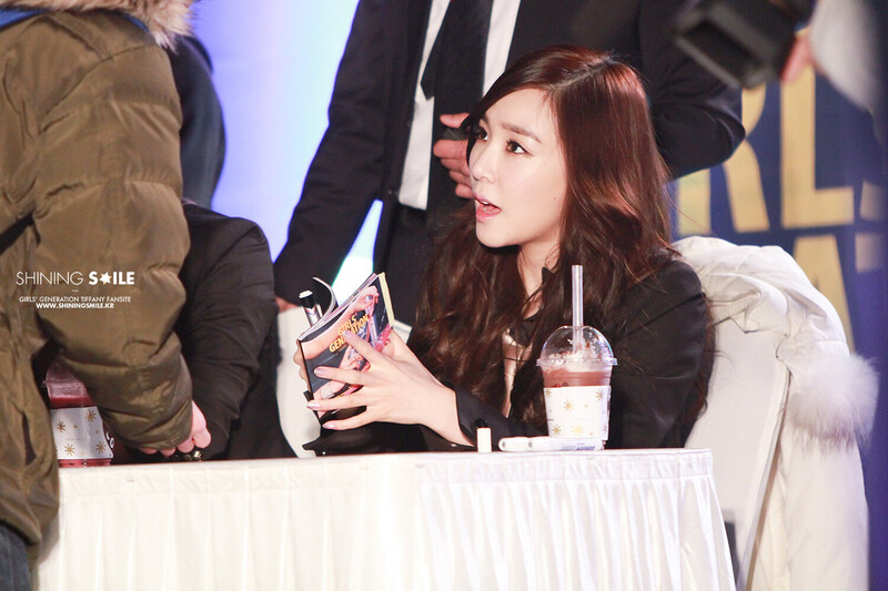 140316 Girls' Generation Tiffany at Cheonggye Fansign documents 5