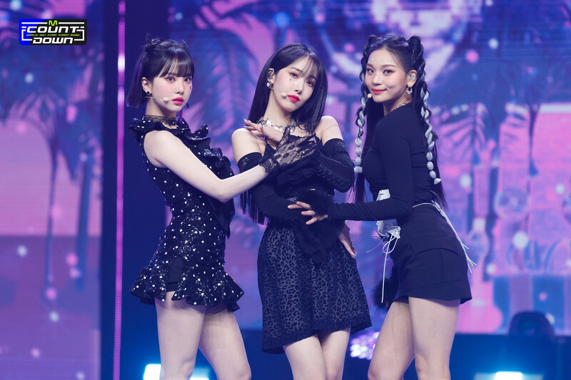 220217 VIVIZ - 'BOP BOP!' + Encore Stage at M Countdown documents 2