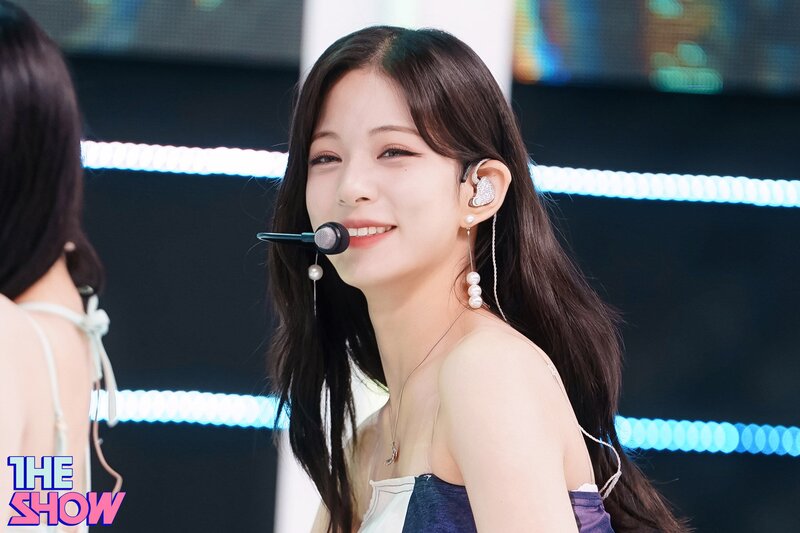 220705 fromis_9 Chaeyoung 'Stay This Way' at The Show documents 4