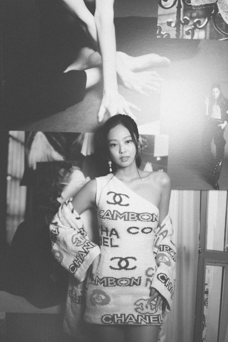 221004 BLACKPINK Jennie - CHANEL S/S 2023 Womenswear Show at Paris Fashion Week documents 11