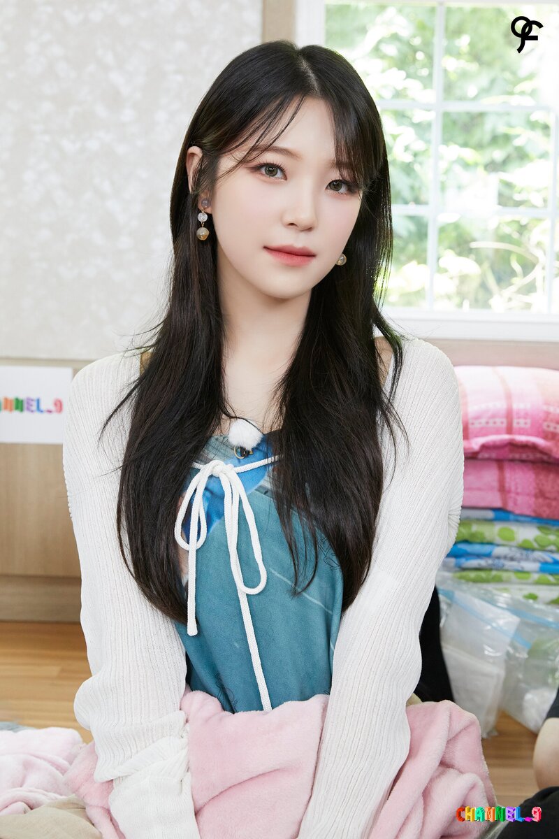221019 fromis_9 Weverse - <CHANNEL_9> EP39-45 Behind Photo Sketch documents 18