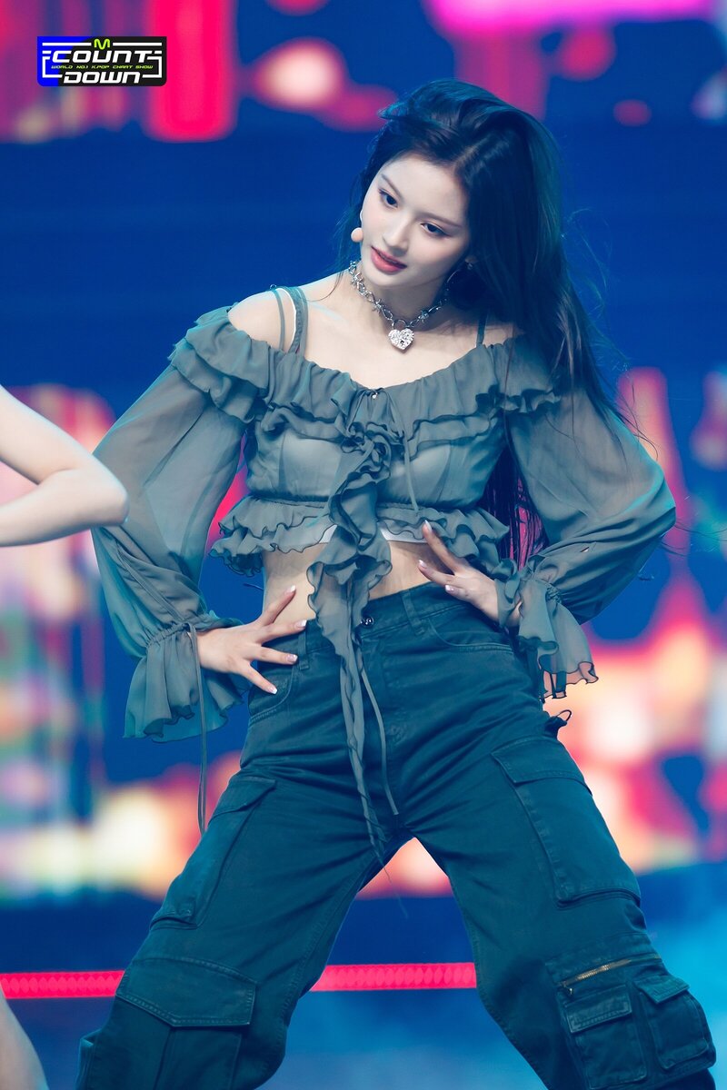 220929 NMIXX Sullyoon - 'DICE' at M COUNTDOWN documents 2
