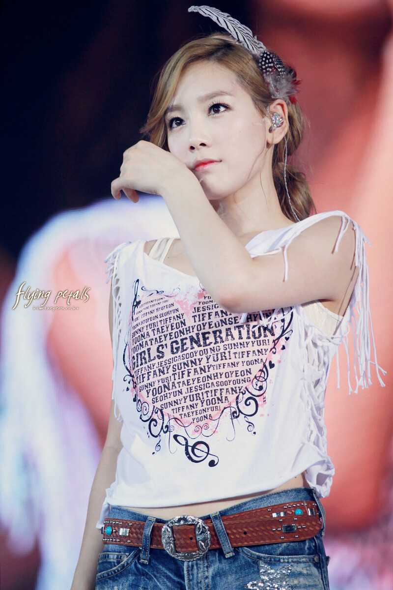 120115 Girls' Generation Taeyeon at 2011 Girls' Generation Tour in Hong Kong documents 17