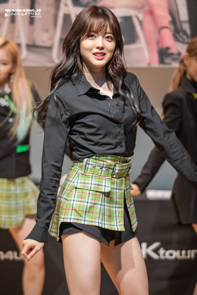 190623 Weki Meki Suyeon at 'LOCK END LOL' Gangnam Fansign documents 1