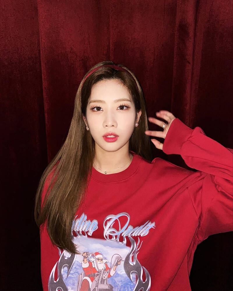 211207 LOONA Twitter Update - Kim Lip documents 2