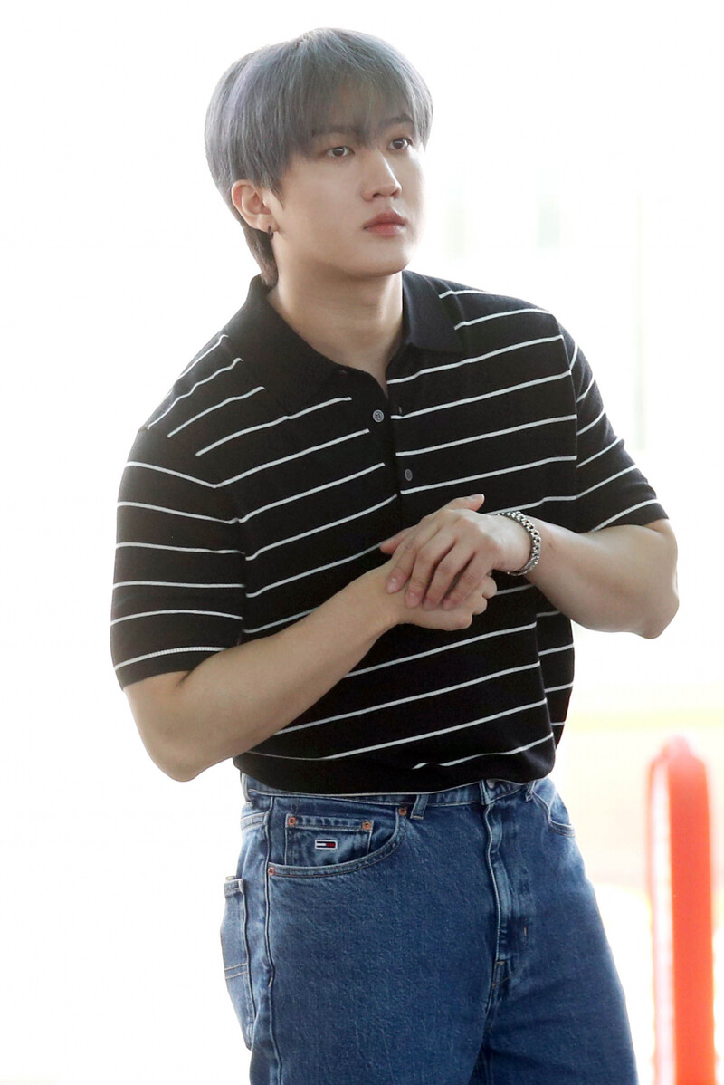 240731 StrayKids Changbin at Incheon International Airport documents 1