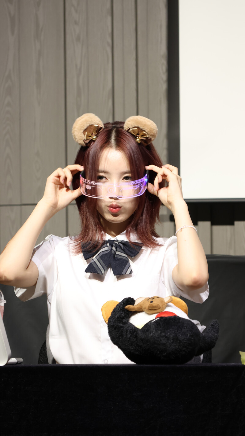 240810 WOOAH - LUCY at fansign event documents 1