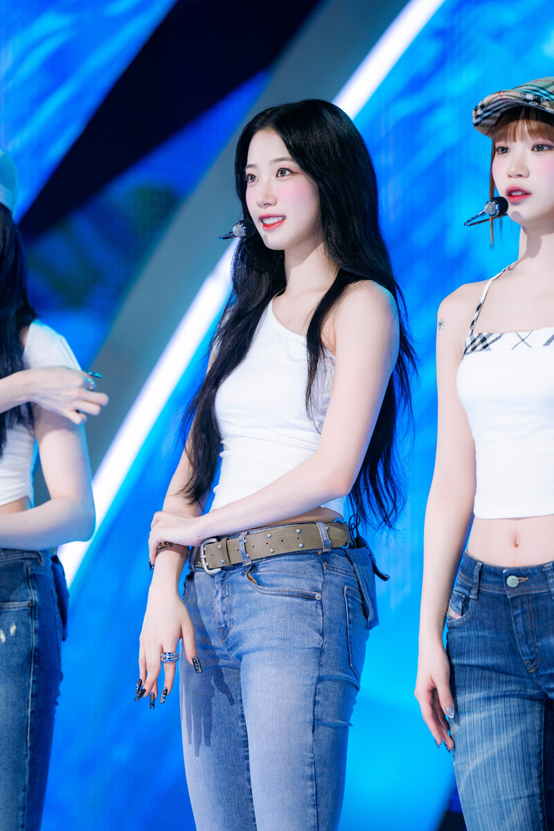 240901 LE SSERAFIM Kazuha - 'Crazy' + '1-800-hot-n-fun' at Inkigayo documents 2